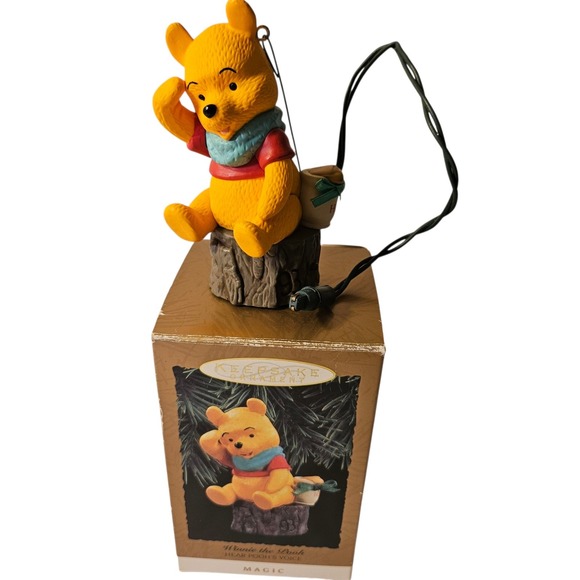 Hallmark Keepsake Magic Ornament 1993 Winnie the Pooh in Box - Picture 1 of 7